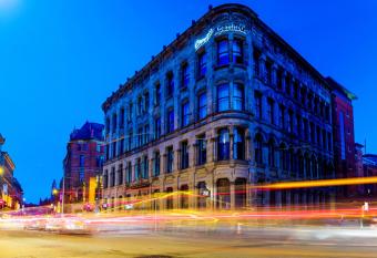 Roomzzz Manchester City allows 18 year olds to book a room