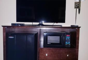 Holiday Inn Express & Suites Concordia Us 81 By IHG allows 18 year olds to book a room