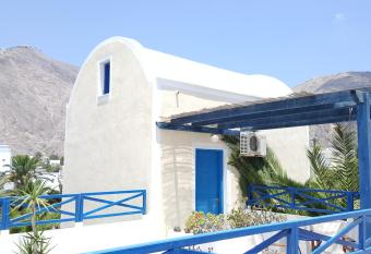 Villa Spyros Santorini allows 18 year olds to book a room