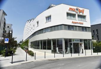 Appart-H  tel Mer & Golf City Bordeaux Bassins    flot allows 18 year olds to book a room