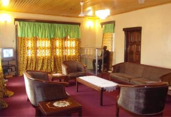 Adinkra Lodge has Balcony rooms