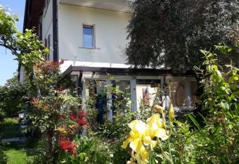 Casa Letizia has Balcony rooms