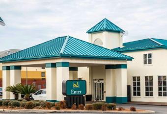 Quality Inn Chipley I-10 At Exit 120 has Smoking rooms