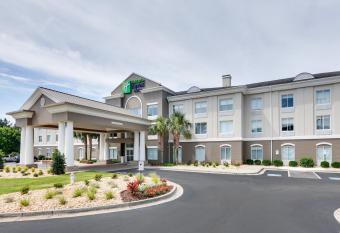 Holiday Inn Express & Suites Dublin By IHG allows 18 year olds to book a room