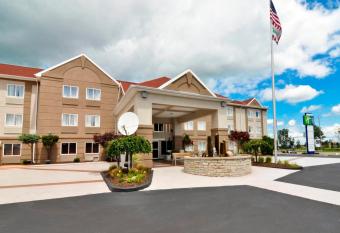 Holiday Inn Express & Suites Port Clinton-Catawba Island allows 18 year olds to book a room
