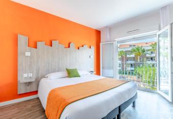 Hotel Provencal allows 18 year olds to book a room