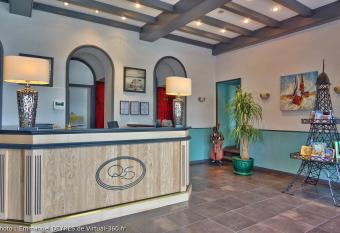 Queen Serenity Hotel has Balcony rooms