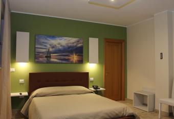 Vico del Salento - Vivi Salento allows 18 year olds to book a room