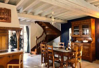 G  te La Maison d Am  lie allows 18 year olds to book a room