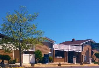 Atlantic Motel has Balcony rooms