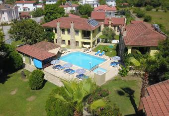 Summer Life Villa Apart allows 18 year olds to book a room