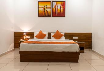 Grand Hotel Nawanshahr allows 18 year olds to book a room