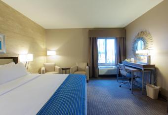 Holiday Inn Express Fargo-West Acres By IHG has rooms with a private hot tub