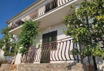 Guest House Nikola has Balcony rooms