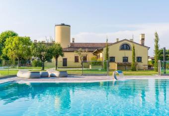 La Posa degli Agri has Balcony rooms