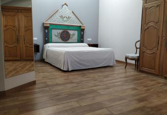 Hostal Siglo XIX has rooms with a private hot tub