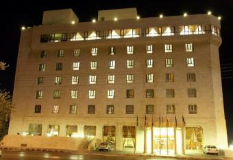 Le Vendome Hotel allows 18 year olds to book a room