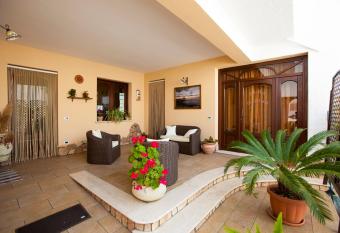 Alba Marina B&B has Balcony rooms