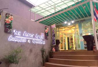 Sea Breeze Bungalow has Balcony rooms