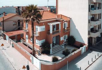 Green Coast Surf House has Balcony rooms