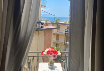 Panoramic Rooms Salerno Affittacamere allows 18 year olds to book a room