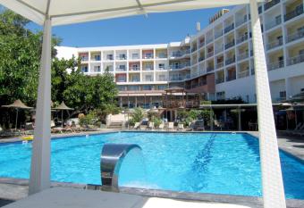 Marina Hotel has Balcony rooms