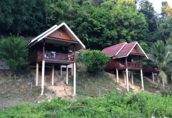 Namtok Bungalows has Balcony rooms