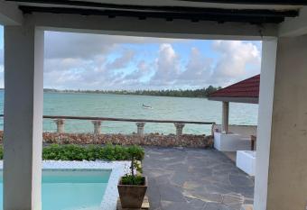 Malcom Residence has Balcony rooms