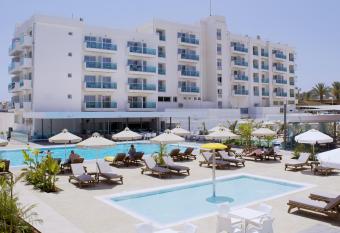 Kapetanios Bay Hotel Protaras allows 18 year olds to book a room