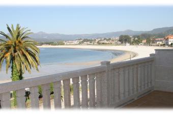 Apartamentos R  a de Bayona allows 18 year olds to book a room