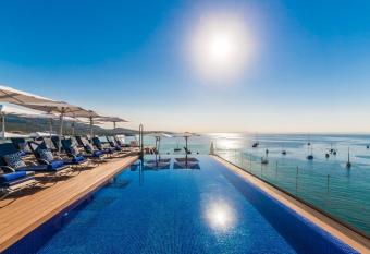 Globales Santa Lucia - Adults Only 18 allows 18 year olds to book a room