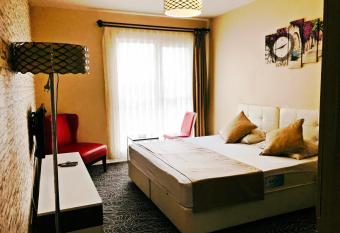 Merze Suite Konaklama allows 18 year olds to book a room