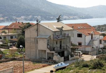 Apartments by the sea Grebastica, Sibenik - 4881 has Balcony rooms