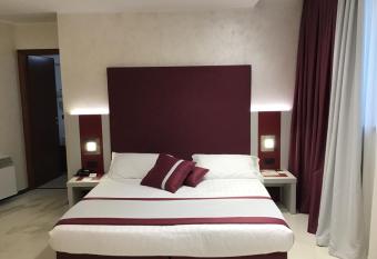 Best Western Hotel Rocca has rooms with a private hot tub