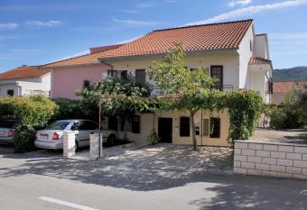 Apartments with a parking space Stari Grad, Hvar - 5724 has Balcony rooms