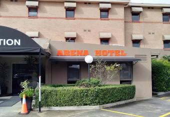Arena Hotel (formerly Sleep Express Motel) allows 18 year olds to book a room