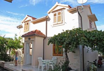 Apartments with a parking space Supetar, Brac - 6037 has Balcony rooms