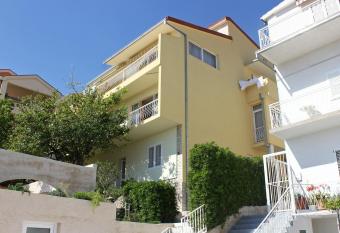 Apartments and rooms with parking space Makarska - 6767 has Balcony rooms