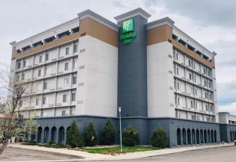 Holiday Inn Great Falls-Convention Center By IHG allows 18 year olds to book a room