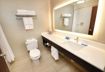 Holiday Inn Express & Suites Grand Forks has rooms with a private hot tub