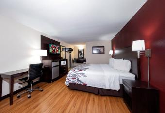 Red Roof Inn Bordentown - McGuire AFB allows 18 year olds to book a room