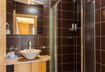 Hostellerie de l Ard  ve has Balcony rooms