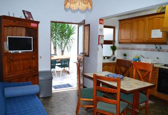 Alvor House Lagoon allows 18 year olds to book a room