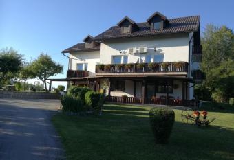 Guesthouse   ebalj has Balcony rooms