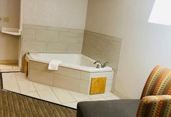 Holiday Inn Express Hotel & Suites Louisville South-Hillview, an IHG Hotel has rooms with a private hot tub