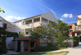 Apartments by the sea Milna, Vis - 8896 has Balcony rooms