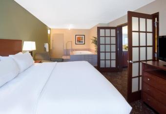 Best Western Fairmont has Balcony rooms