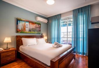 Avital Hotel allows 18 year olds to book a room