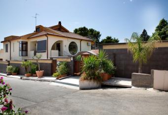 B&B Il Mandorlo has Balcony rooms