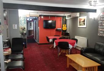 City View Hotel Roman Road allows 18 year olds to book a room